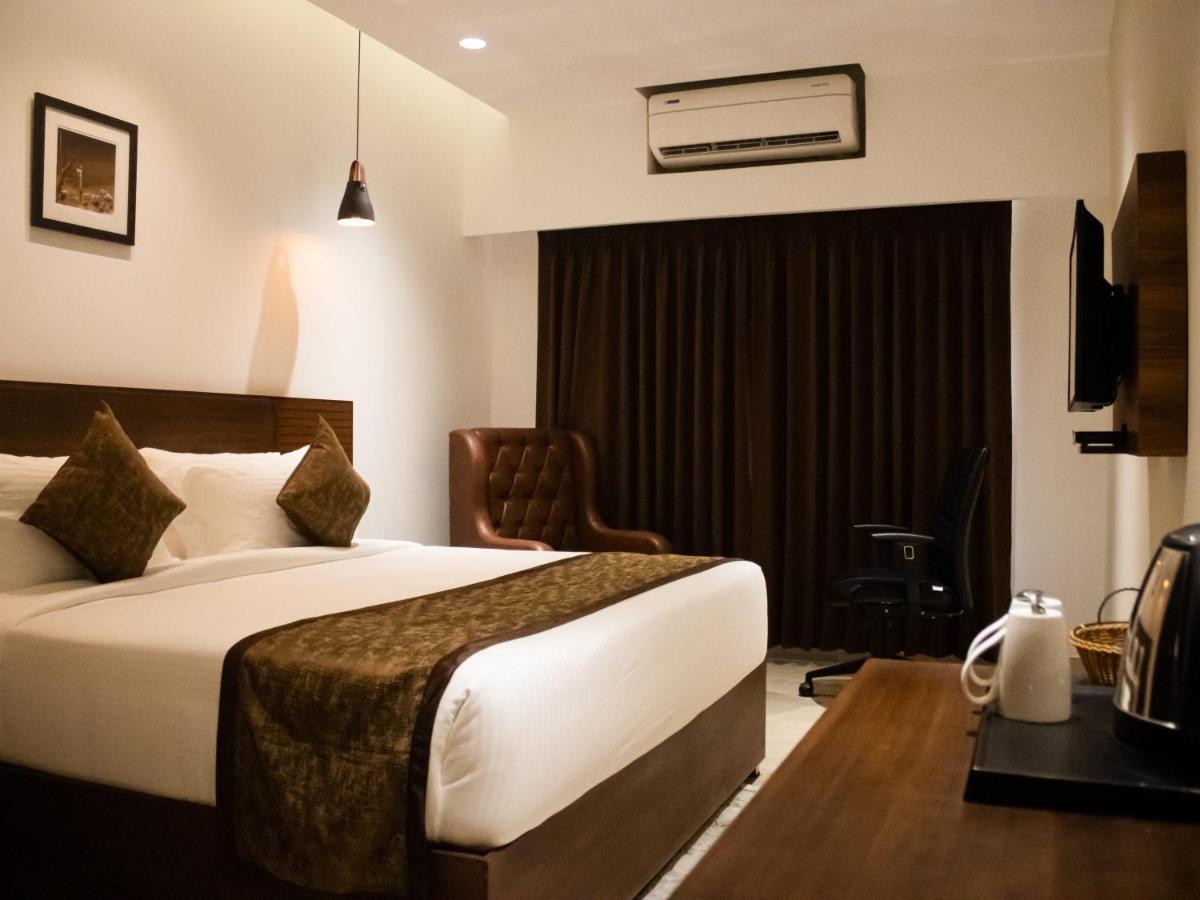 The Runway Hotel Коччи Экстерьер фото
