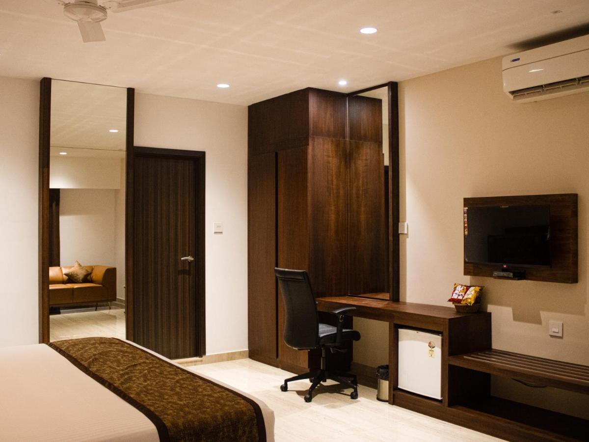 The Runway Hotel Коччи Экстерьер фото